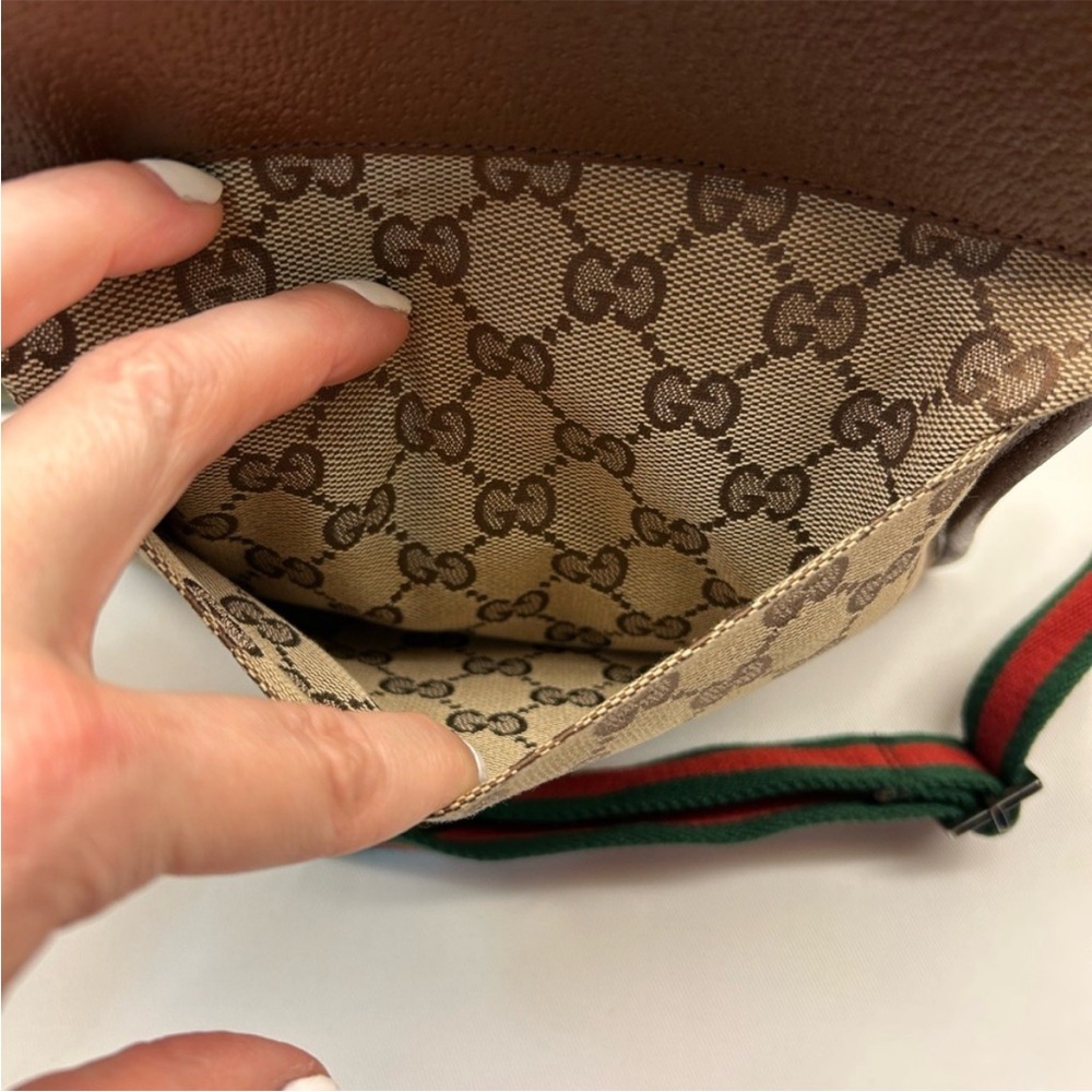 Gucci Crossbody Bag - Picture 9 of 16